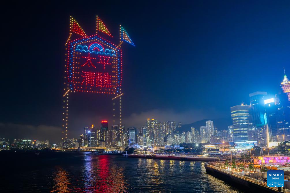 Pertunjukan Cahaya Dron Tampilkan Budaya Tradisional China di HK