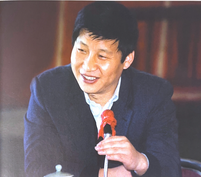  Presiden Xi Jinping ketika menyandang jawatan Setiausaha Jawatankuasa PKC di Ningde dari Jun 1988 hingga April 1990. (Foto/Buku Basmi Kemiskinan)