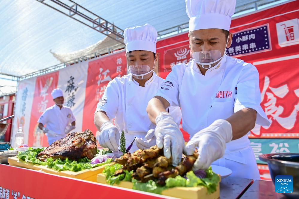Pertandingan Memasak Kambing di Kaunti Yumin, Xinjiang