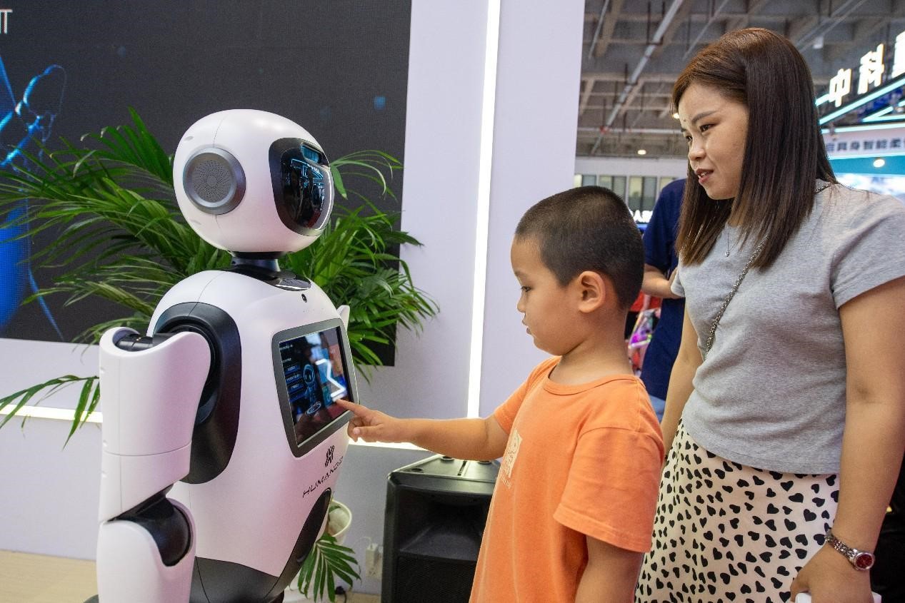 Lebih daripada 60 produk baharu dilancarkan pada Sidang Robot Dunia 2024 di Beijing (People’s Daily Online/Weng Qiyu)