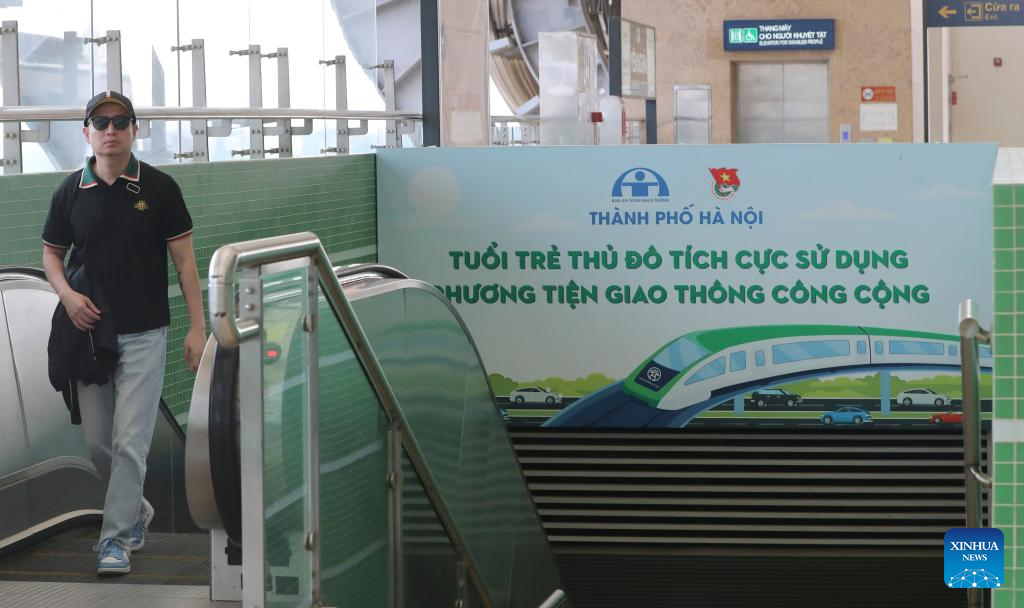 Lihat Sepintas Rel Buatan China di Hanoi