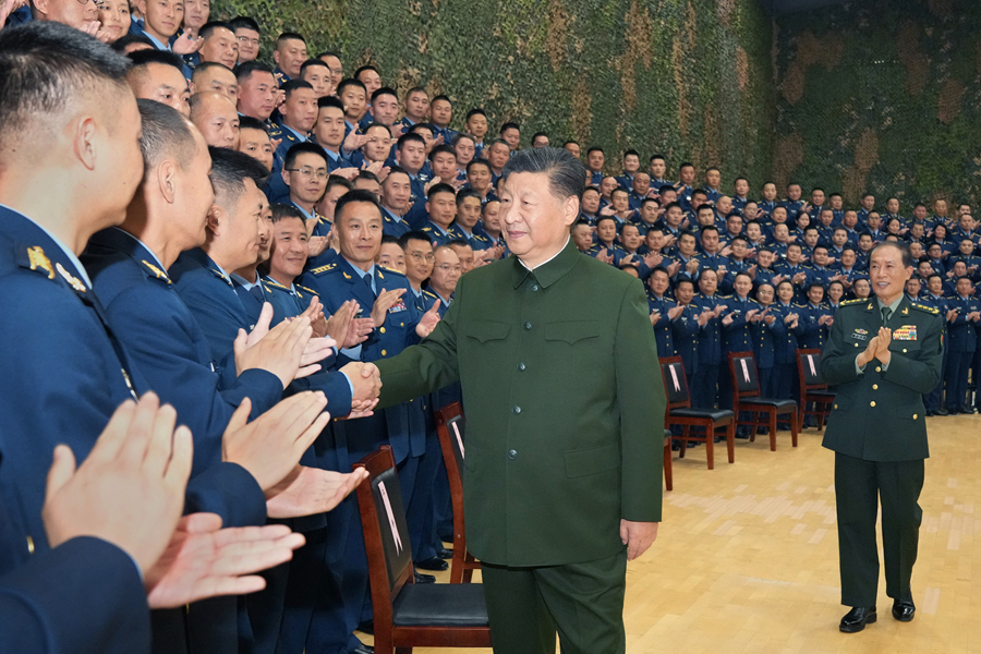 Perlunya Bina Pasukan Paracut Moden yang Kuat: Xi