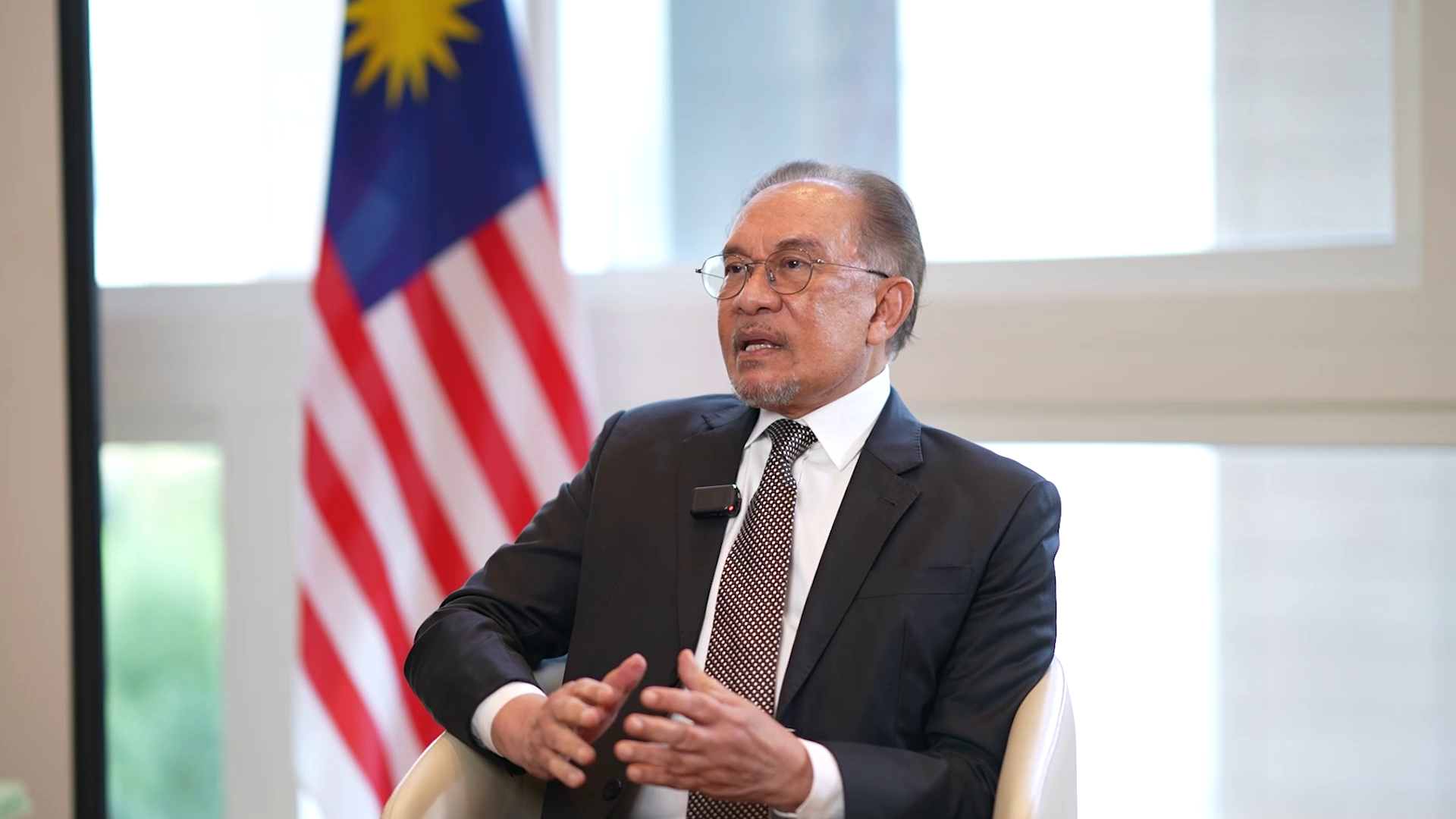 Perdana Menteri Malaysia, Datuk Seri Anwar Ibrahim menerima wawancara eksklusif People