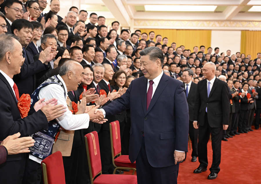 Xi Bertemu Wakil Kumpulan dan Pegawai Bersara Cemerlang
