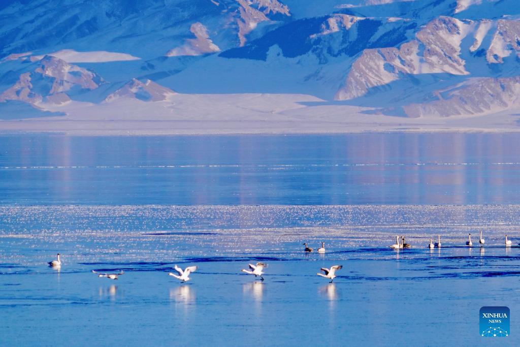 Pemandangan Tasik Sayram, Xinjiang