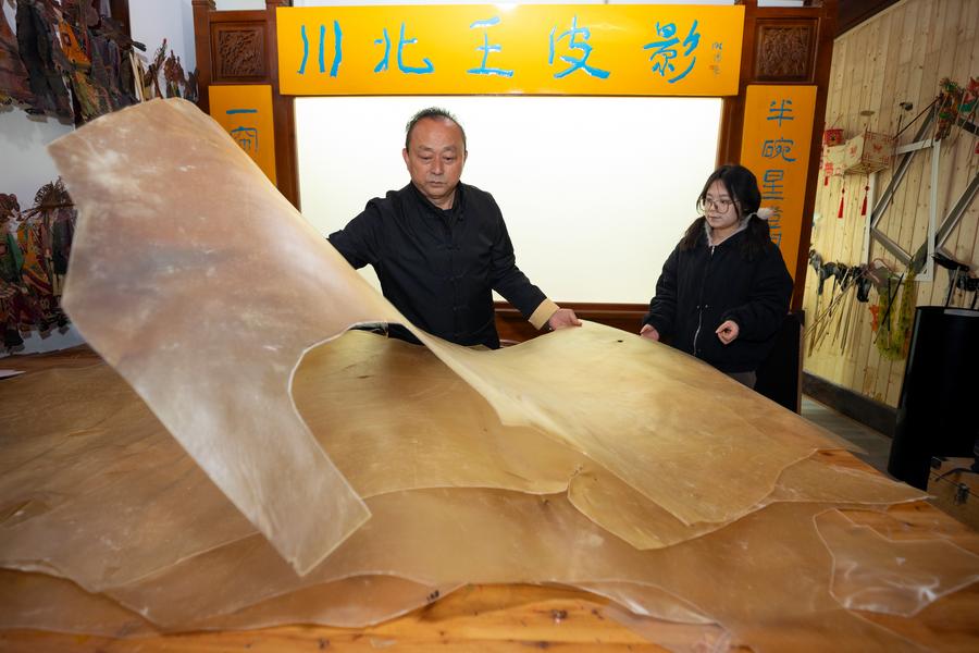 Wayang Bayang Tradisional Hidup Semula di Sichuan