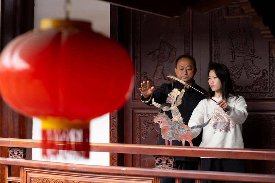 Wayang Bayang Tradisional Hidup Semula di Sichuan