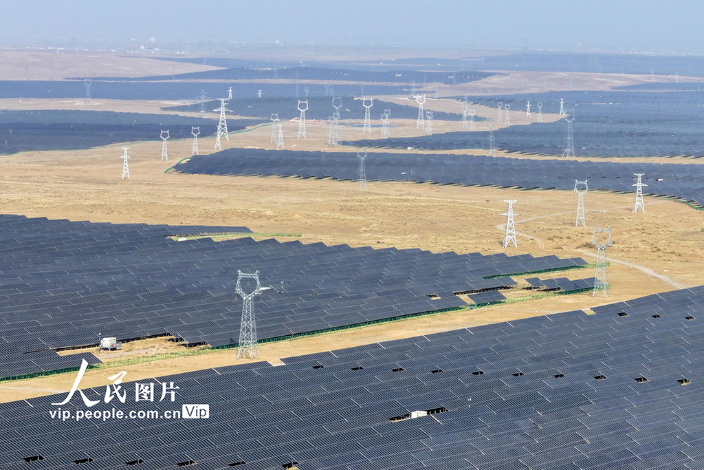 Foto: Gurun Gobi di Ningxia Jadi Loji Kuasa Hijau