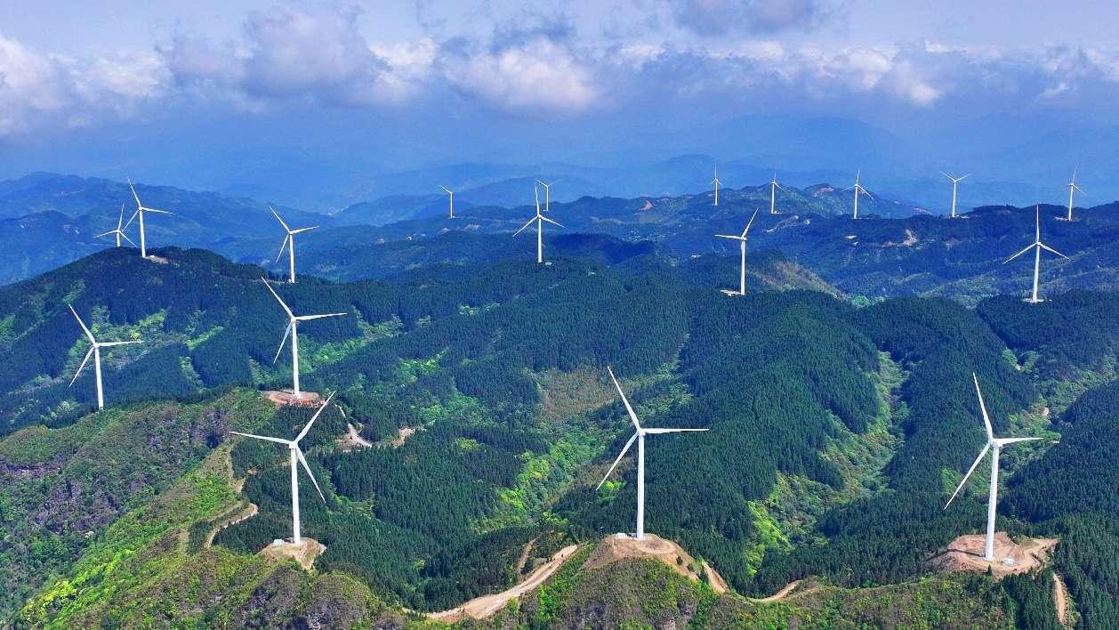 Foto menunjukkan ladang angin di kampung Yixi, kaunti Yongfeng, Ji'an, Provinsi Jiangxi di timur China. (People’s Daily Online /Liu Haojun)