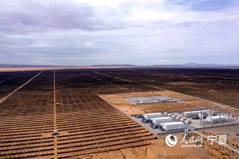 Projek Tenaga Solar Baharu Ubah Padang Pasir Jadi Lautan Biru
