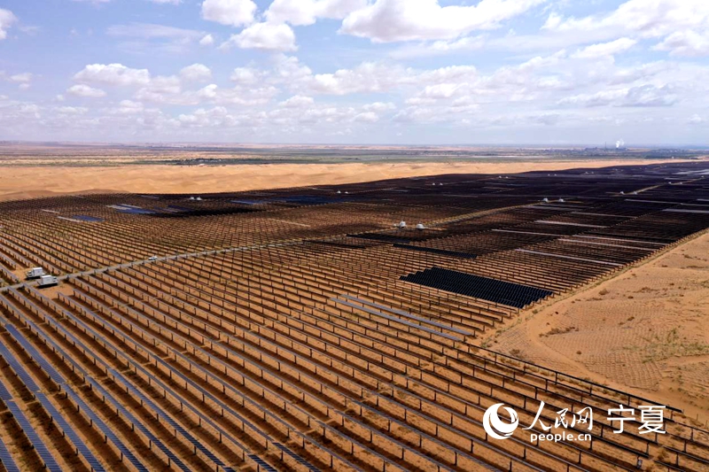 Projek Tenaga Solar Baharu Ubah Padang Pasir Jadi Lautan Biru
