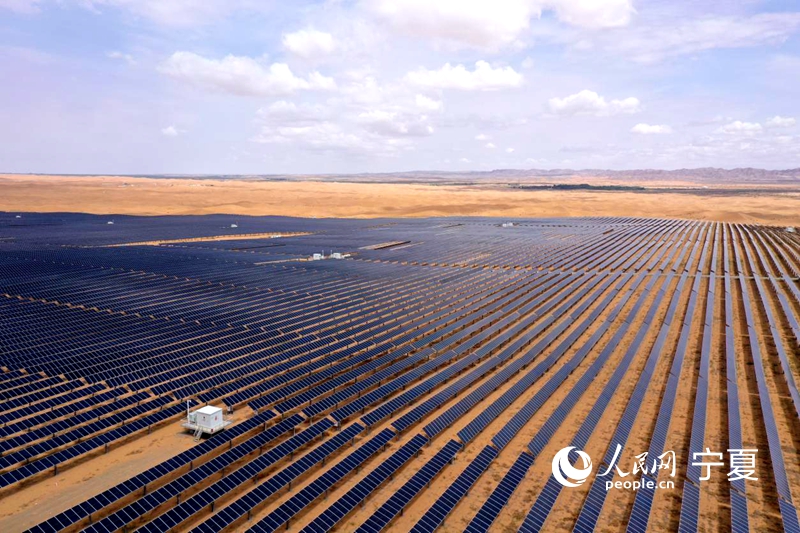 Projek Tenaga Solar Baharu Ubah Padang Pasir Jadi Lautan Biru