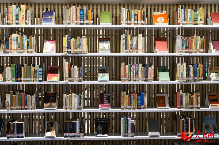 Dewan Utara Perpustakaan Shenzhen Tawar ‘Kilang’ Pengisihan Buku Pintar