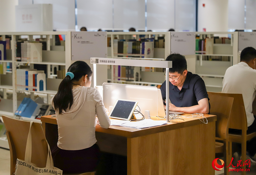 Dewan Utara Perpustakaan Shenzhen Tawar ‘Kilang’ Pengisihan Buku Pintar