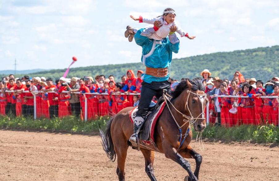 Pesta Nadam Dibuka dengan Pertunjukan Ekuestrian di Mongolia Dalam