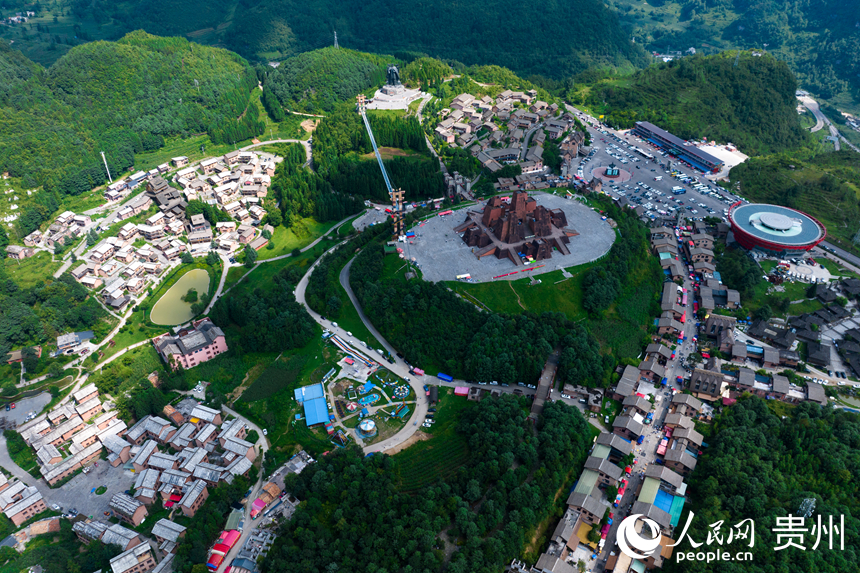 Foto pemandangan sudut udara Peranginan Pelancong Kebangsaan Yeyuhai di Liupanshui, Provinsi Guizhou, barat daya China. (People’s Daily Online/Tu Min)