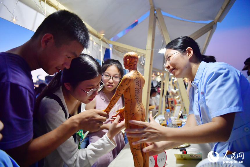 Pesta Malam Bertema TCM di Jiangxi Tawar Pengalaman Rekreasi, Pendidikan Mengasyikkan