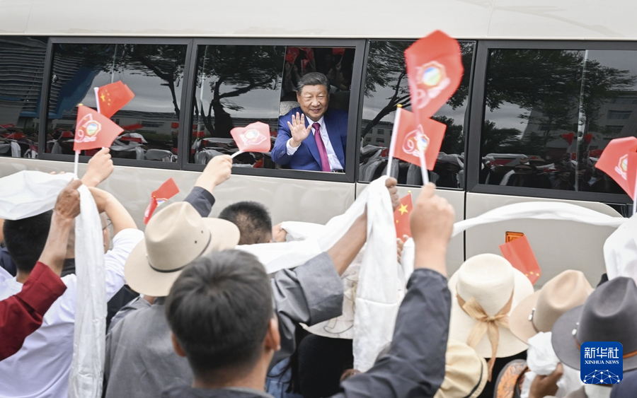 Xi Tiba di Lhasa untuk Sambutan 60 Tahun Penubuhan Wilayah Autonomi Xizang