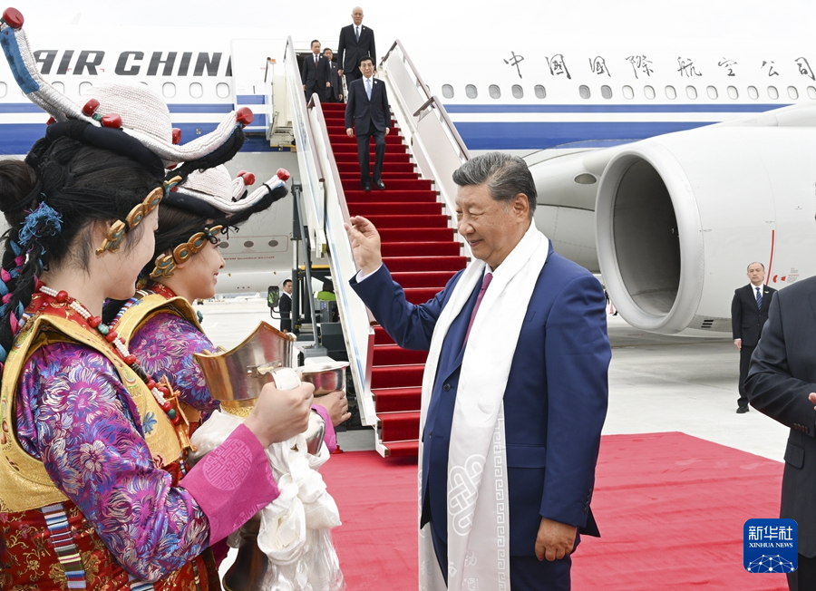 Xi Tiba di Lhasa untuk Sambutan 60 Tahun Penubuhan Wilayah Autonomi Xizang