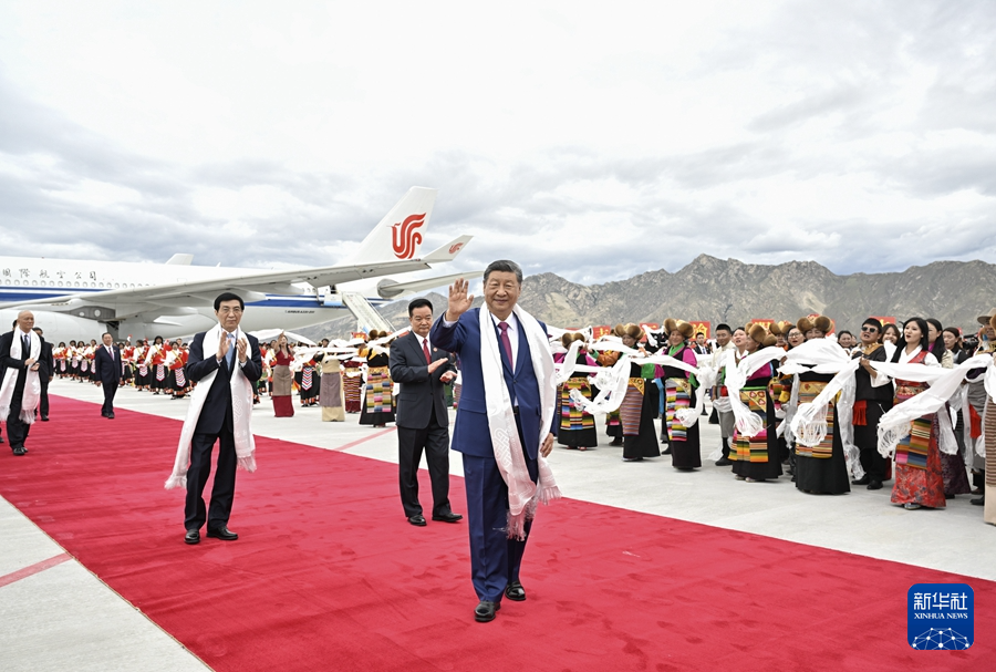 Xi Tiba di Lhasa untuk Sambutan 60 Tahun Penubuhan Wilayah Autonomi Xizang
