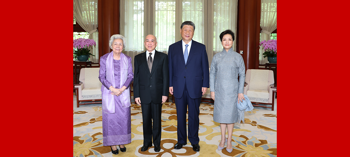 Xi dan Isteri Terima Kunjungan Raja Kemboja dan Ibu Permaisuri