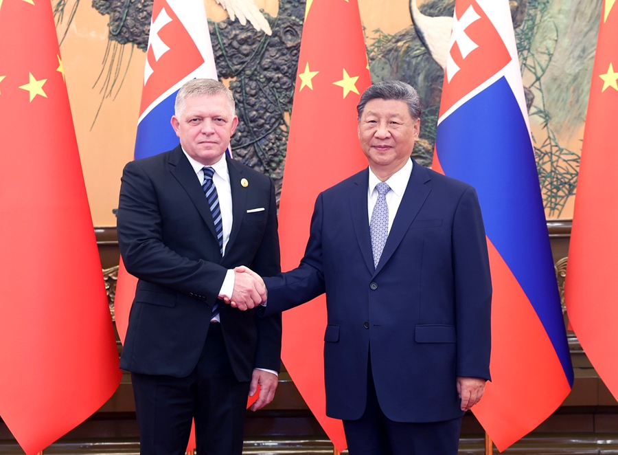 Xi Adakan Pertemuan dengan Perdana Menteri Slovakia, Robert Fico