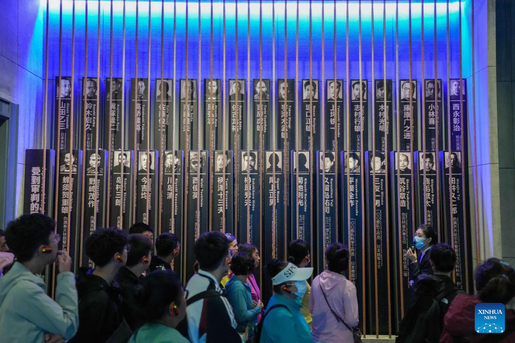 Orang ramai mengunjungi Dewan Pameran Bukti Kekejaman Jenayah Unit 731 Askar Imperial Jepun di Harbin, Provinsi Heilongjiang pada 18 September 2025. (Xinhua/Wang Jianwei)