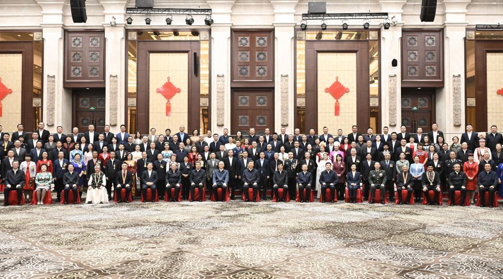 Xi Bertemu Wakil Pelbagai Lapisan Xinjiang