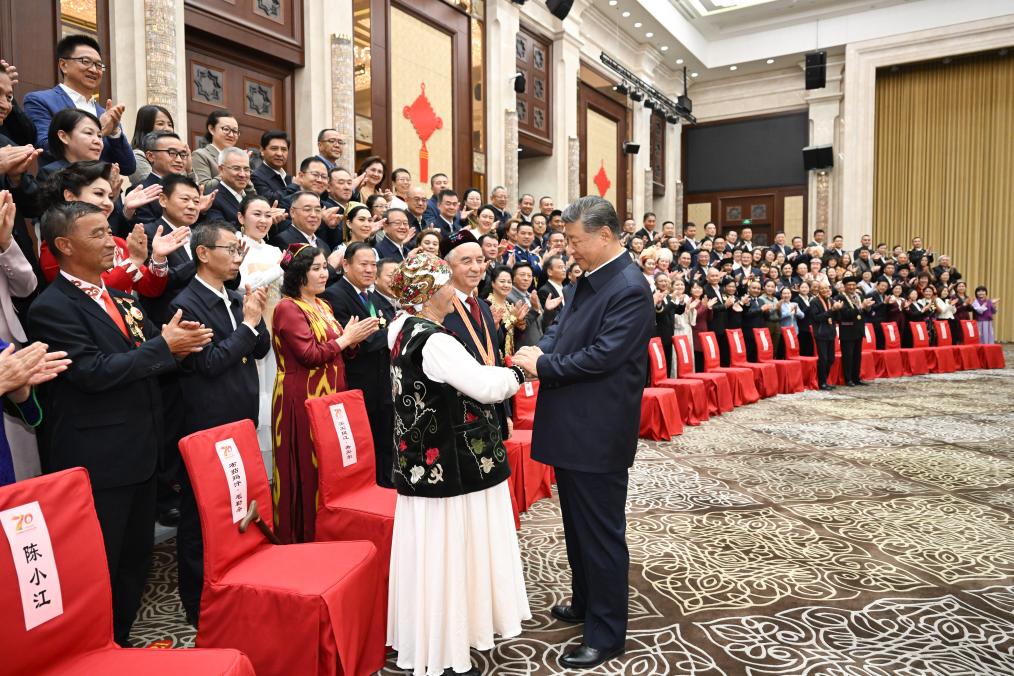 Xi Bertemu Wakil Pelbagai Lapisan Xinjiang