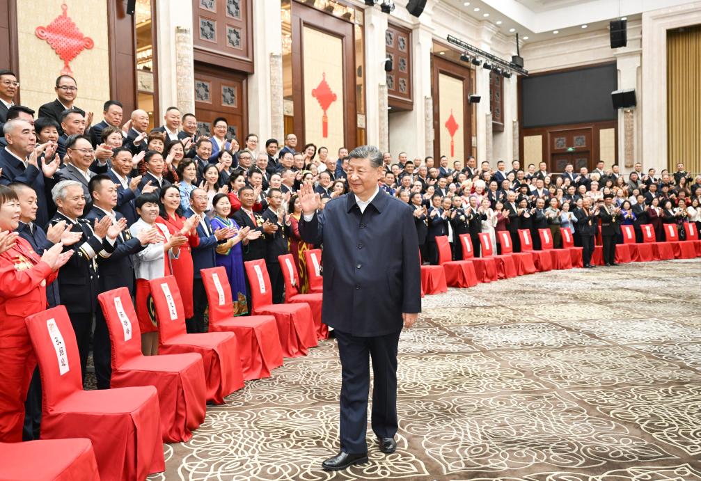 Xi Bertemu Wakil Pelbagai Lapisan Xinjiang