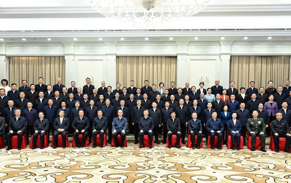 Xi Bertemu Wakil Pelbagai Lapisan Xinjiang