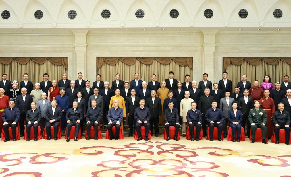 Xi Bertemu Wakil Pelbagai Lapisan Xinjiang