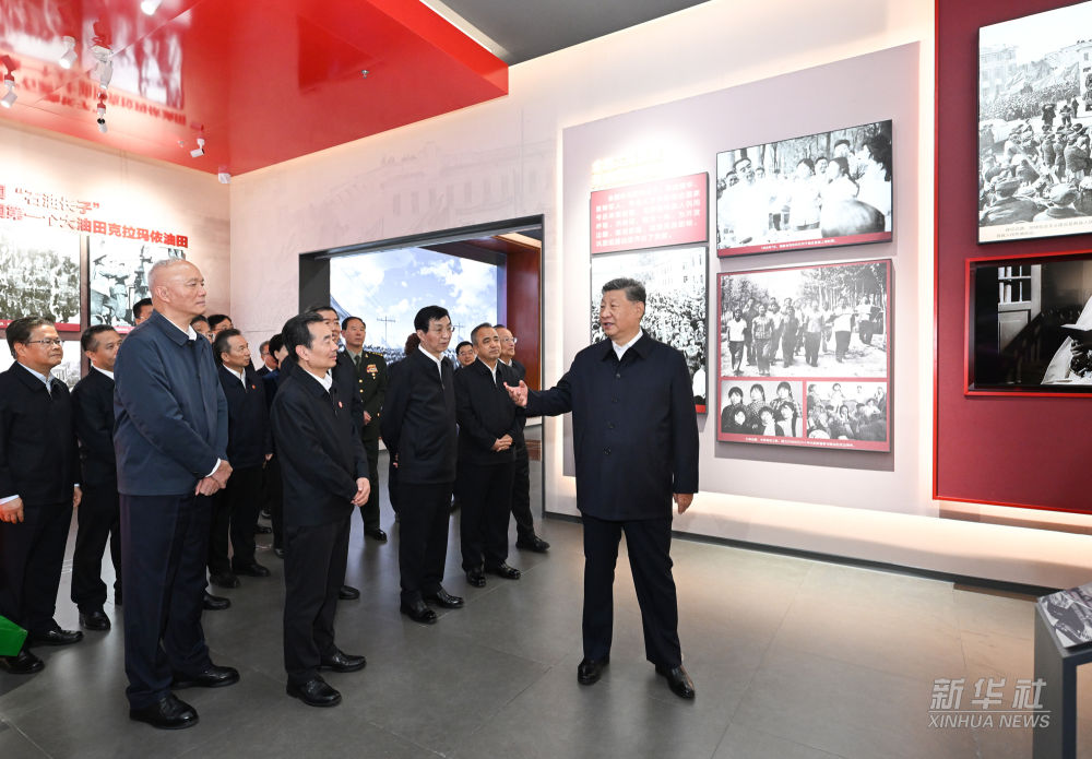 Xi Lawat Pameran Bertema Ulang Tahun Ke-70 Penubuhan Wilayah Autonomi Uygur Xinjiang