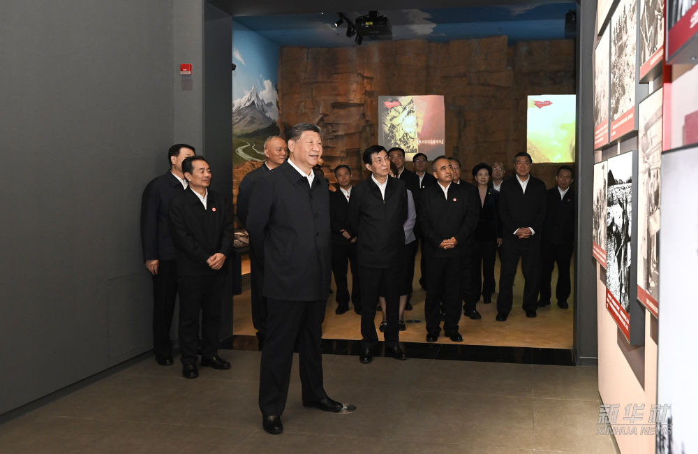 Xi Lawat Pameran Bertema Ulang Tahun Ke-70 Penubuhan Wilayah Autonomi Uygur Xinjiang