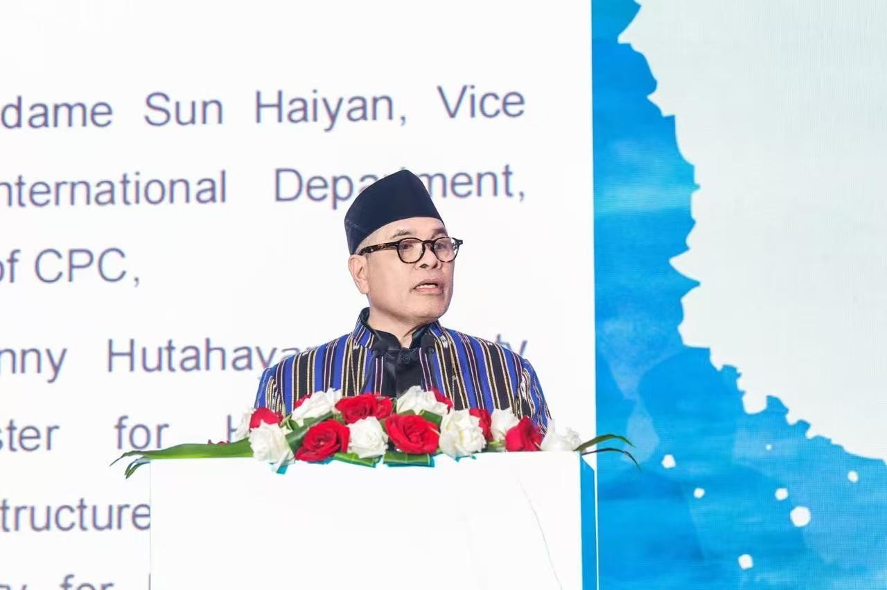 Duta Besar Republik Indonesia ke China, Djauhari Oratmangun menyampaikan ucaptama semasa sambutan Hari Ulang Tahun ke-80 Kemerdekaan Indonesia di Beijing, pada 24 Oktober 2025. (Foto ihsan Kedutaan Besar Republik Indonesia di China)