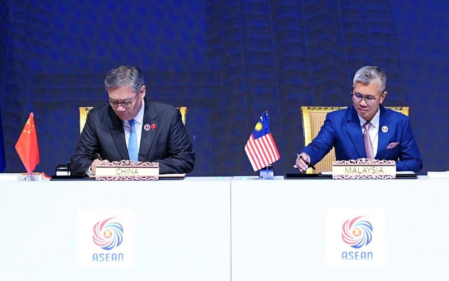 China dan ASEAN menandatangani Protokol Penaiktarafan Kawasan Perdagangan Bebas 3.0 di Kuala Lumpur, Malaysia, 28 Oktober 2025. (Xinhua/Xing Guangli)