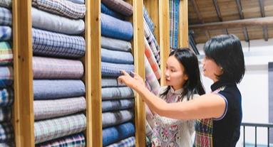 Wanita Muda Hidupkan Semula Tenunan Sendiri Chongming Tradisional di Shanghai