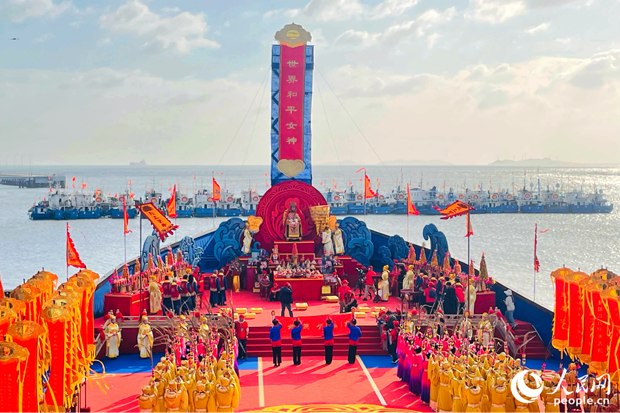 Setiap tahun, ramai pengikut dari dalam dan luar negara berkunjung ke Meizhou untuk memuja Mazu. Foto oleh Lin Ying, People's Daily Online