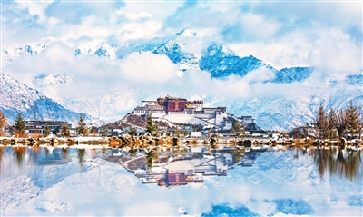 Foto menunjukkan pemandangan Istana Potala, tapak Warisan Dunia UNESCO, di Lhasa, Wilayah Autonomi Xizang di barat daya China. (Foto ihsan jabatan budaya dan pelancongan Xizang)