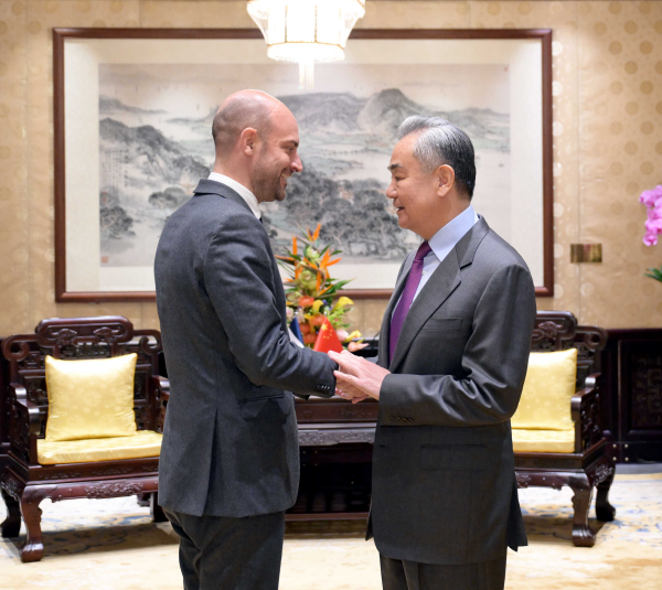 Wang Yi Terima Kunjungan Menteri Luar Perancis