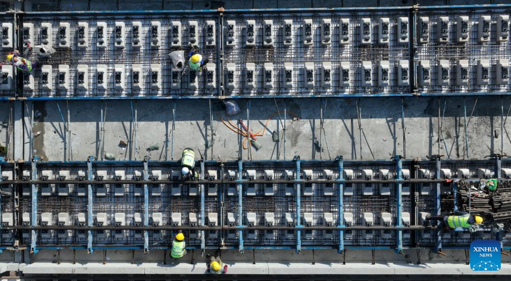 Foto sudut udara bertarikh 7 Disember 2025 memperlihatkan tapak pembinaan Kereta Api Berkelajuan Tinggi (HSR) Chongqing-Kunming di Zhaotong, Provinsi Yunnan, barat daya China. (Zhang Guangyu/Xinhua)