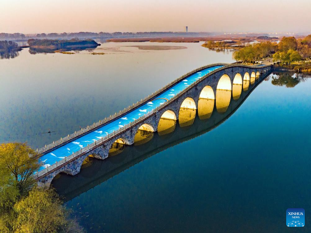 Foto dron bertarikh 16 Disember 2025 menunjukkan panorama musim sejuk taman tanah basah negara Xishuanghu di kaunti Donghai, provinsi Jiangsu, timur China. (Foto oleh Shao Guangming/Xinhua)