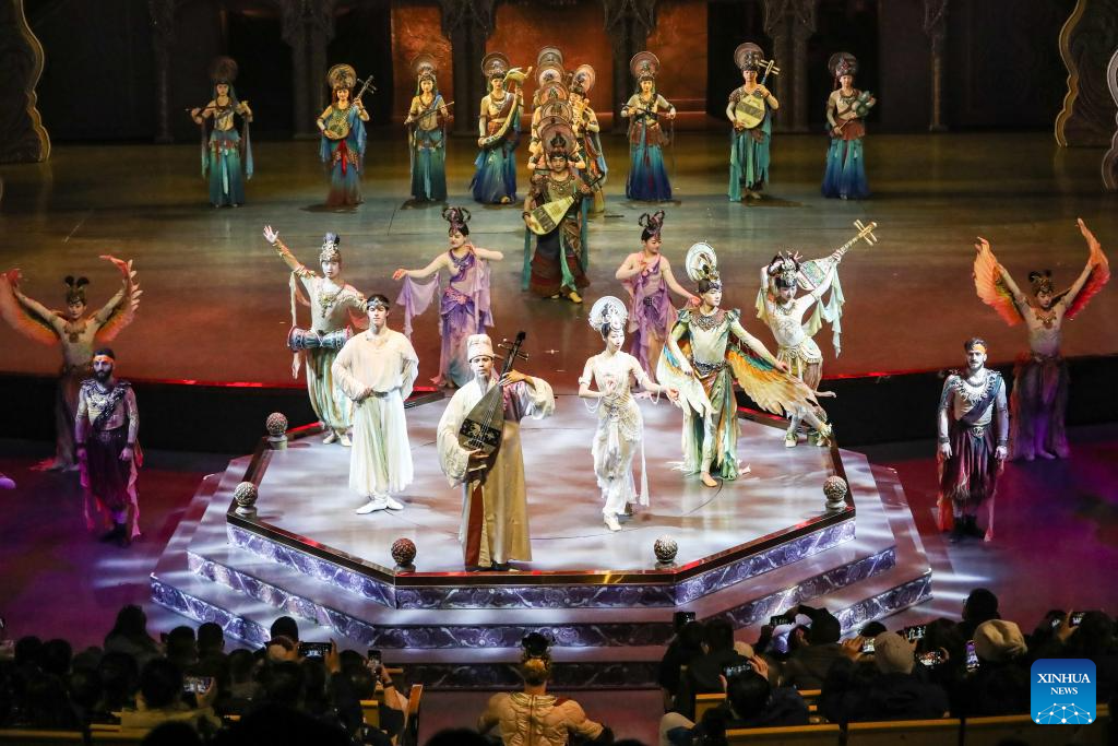 Sebuah drama tarian immersive berjudul “Irama Purba Dunhuang” telah dipentaskan di Dunhuang, provinsi Gansu, barat laut China pada 15 Disember 2025. (Xinhua/Lang Bingbing)