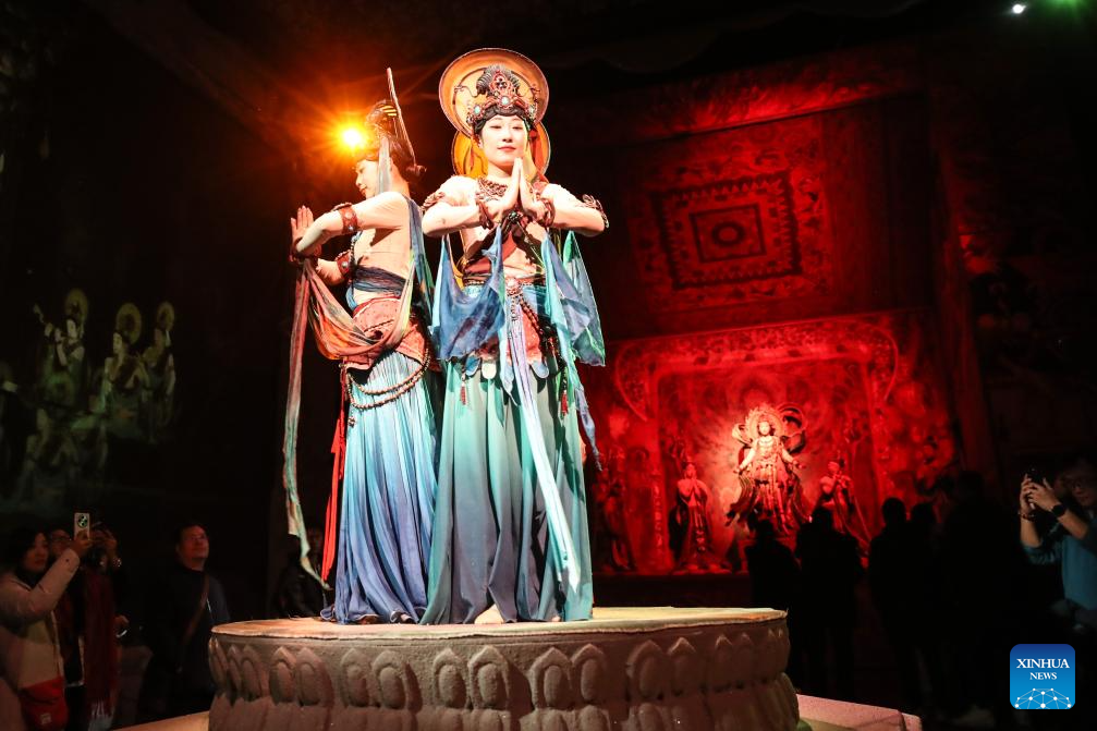 Sebuah drama tarian immersive berjudul “Irama Purba Dunhuang” telah dipentaskan di Dunhuang, provinsi Gansu, barat laut China pada 15 Disember 2025. (Xinhua/Lang Bingbing)