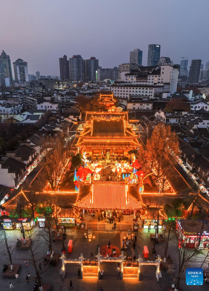 Tanglung Serikan Sambutan Tahun Baharu di Nanjing