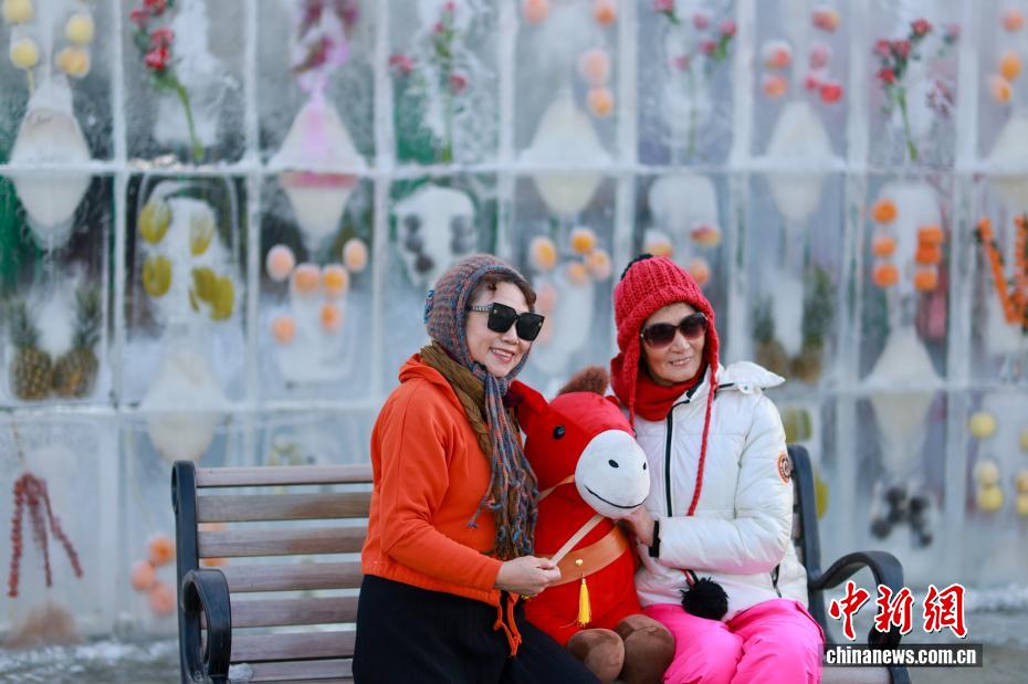 Dinding “Jeli” Beku di Shenyang Tarik Perhatian Ramai