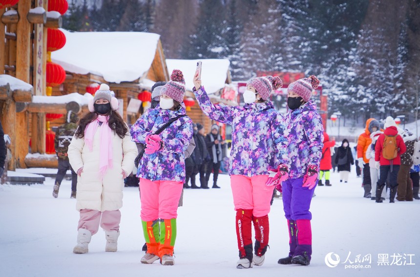 Pemandangan Cantik Memukau Tarik Pelancong ke Pekan Salji