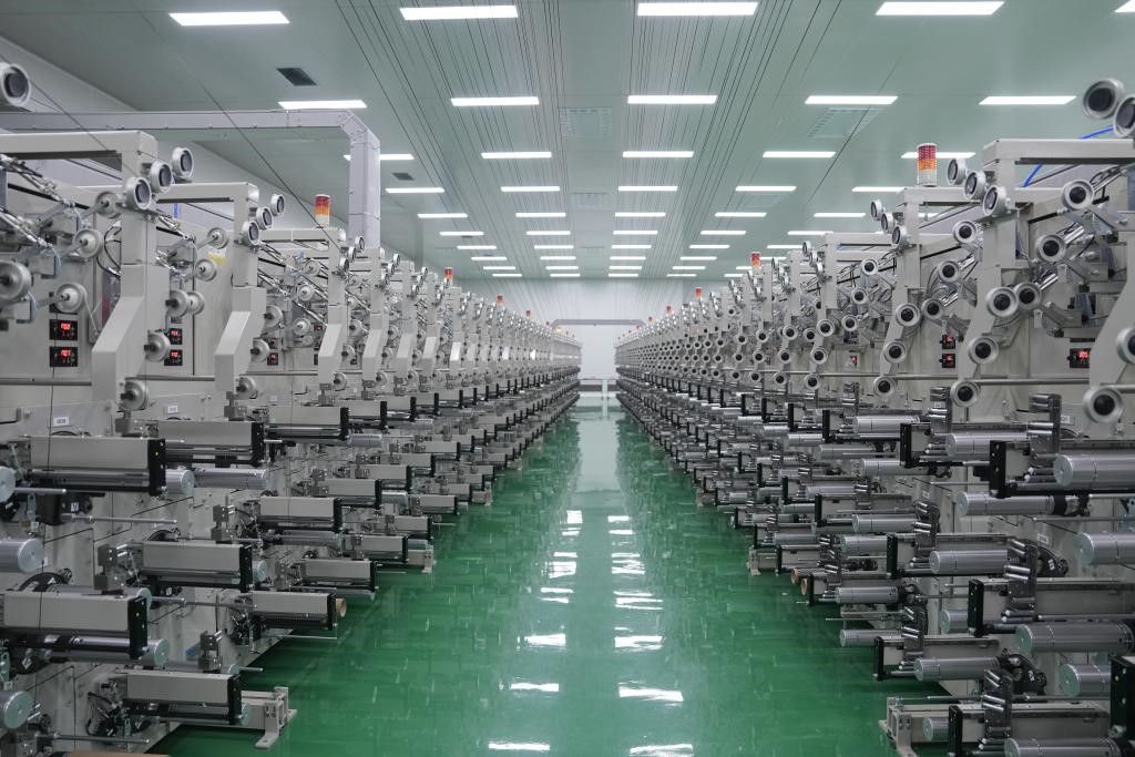  Tapak pengeluaran gentian karbon. (Foto ihsan Institut Kimia Arang (ICC) Shanxi, Akademi Sains China)