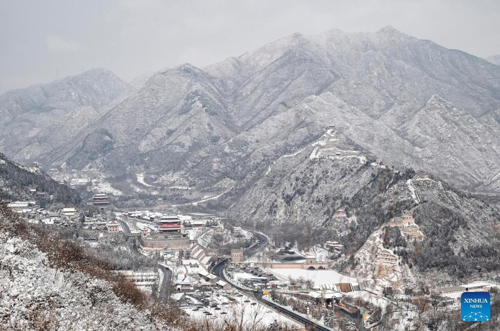Foto yang diambil pada 18 Januari 2026 menunjukkan pemandangan seksyen Juyongguan Tembok Besar selepas salji turun di Beijing, ibu negara China. (Xinhua/Chen Yehua)