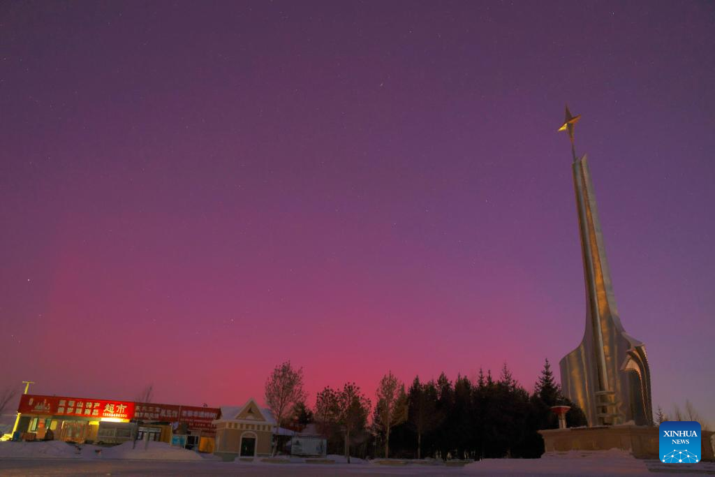 Foto yang diambil pada 20 Januari 2026 ini memperlihatkan fenomena aurora di kampung Beiji, Mohe, provinsi Heilongjiang, timur laut China. (Foto oleh Guo Xinyu/Xinhua)